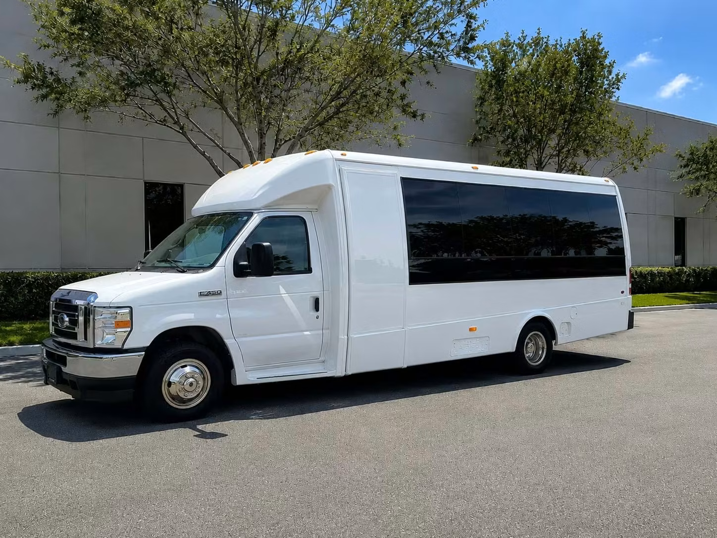 ankeny 15 passenger minibus rental