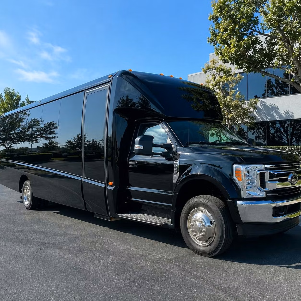 ankeny 15 to 50 passenger prom party buses and sprinter limos in ankeny